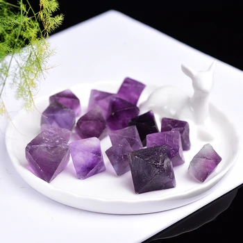 50g Lilla Klart, Fluorit Crystal Octahedron naturlige krystaller / violet krystal grus mineral Have for Fish tank dekoration